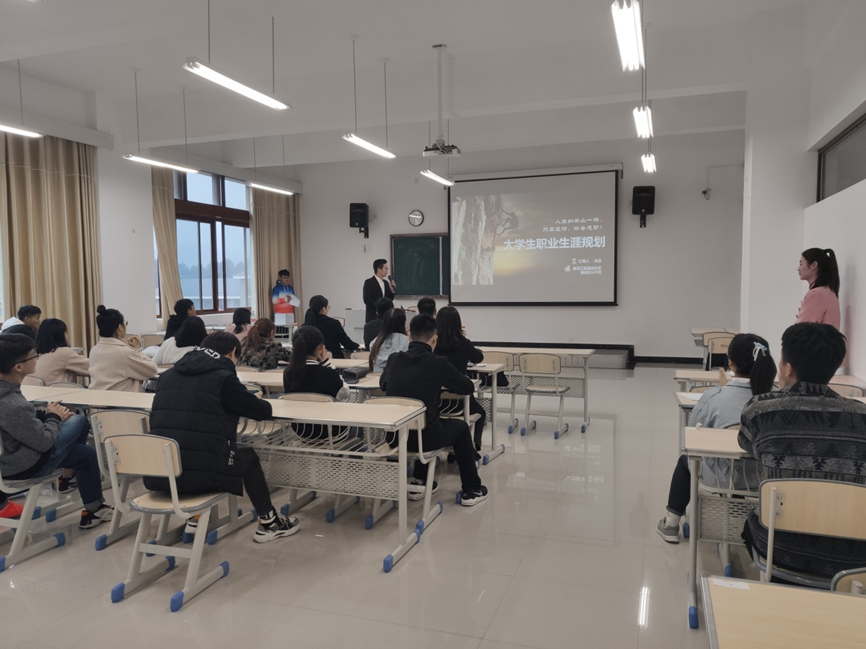 1573714951124013.png 参赛选手现场展示.png