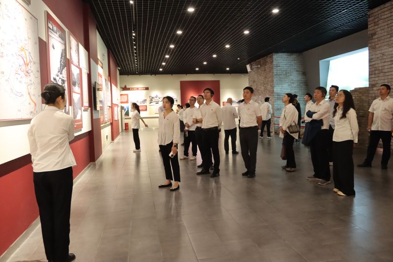 茅台学院赴花茂村、苟坝会议会址开展爱国主义教育活动